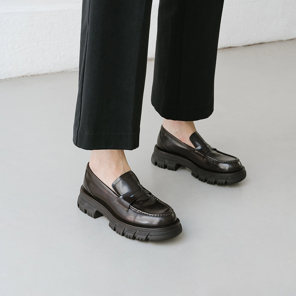 Mocassins à semelles crantées en cuir glacé marron | DIAQ | Jonak