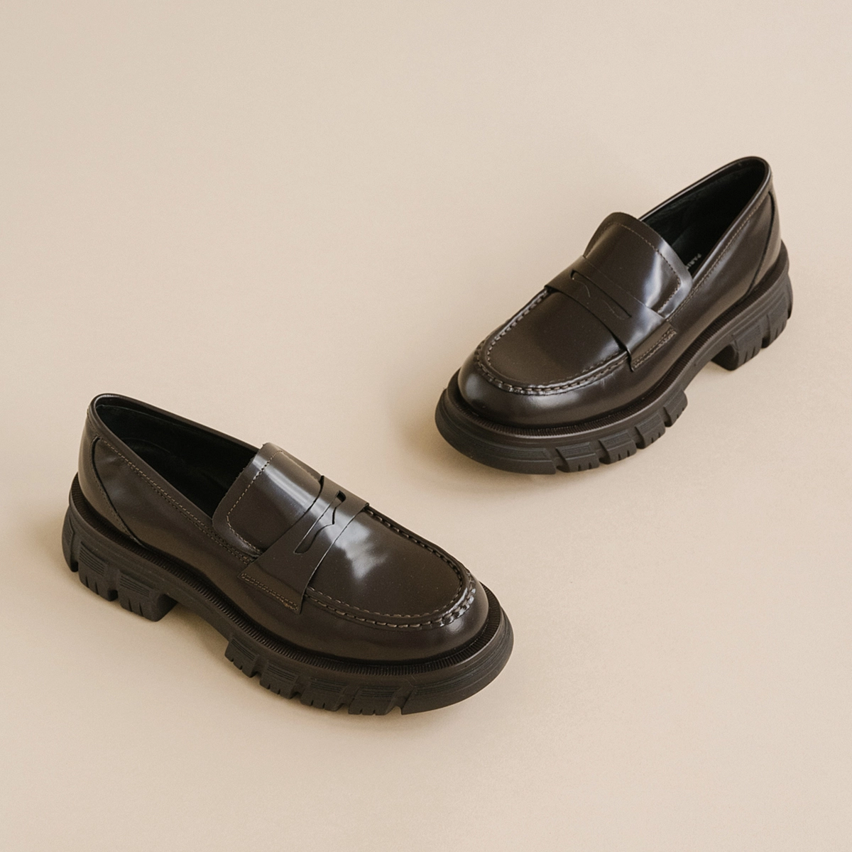 Mocassins à semelles crantées en cuir glacé marron | DIAQ | Jonak