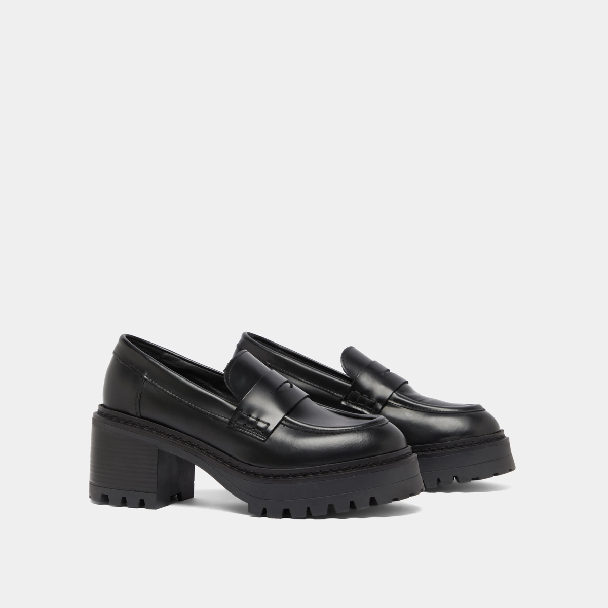 Mocassins à talons et semelles crantées.... en cuir glacé noir | RHUM | Jonak