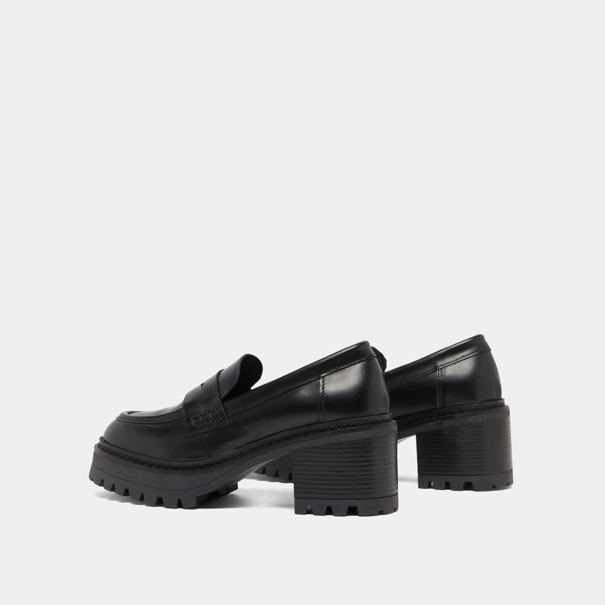 Mocassins à talons et semelles crantées.... en cuir glacé noir | RHUM | Jonak