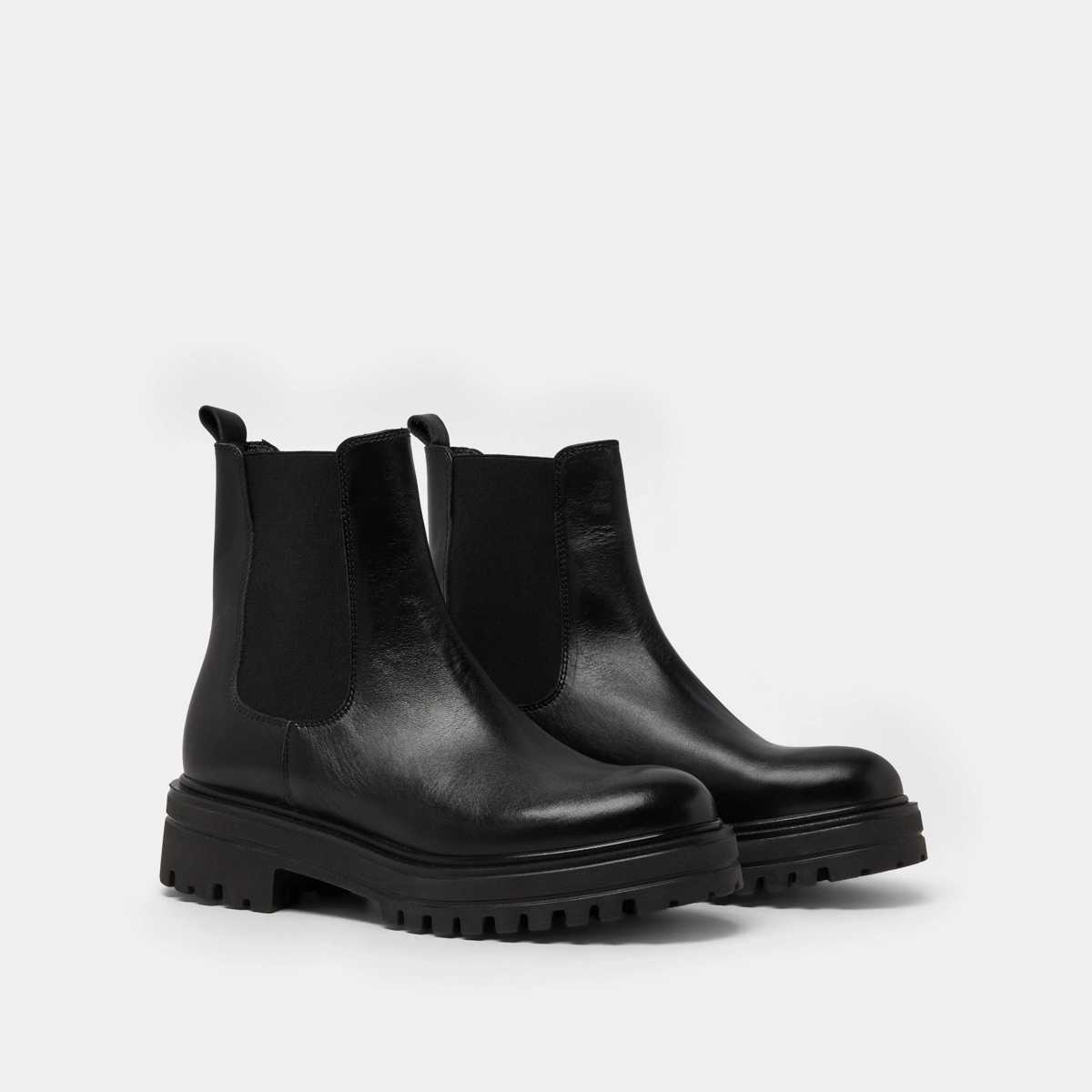 Boots &agrave; semelles crant&eacute;es et &eacute;lastiques en cuir noir | AMANDINE | Jonak