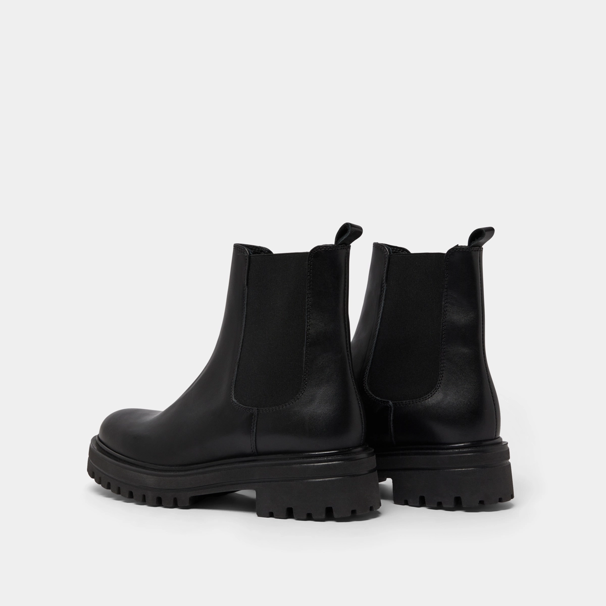 Boots &agrave; semelles crant&eacute;es et &eacute;lastiques en cuir noir | AMANDINE | Jonak