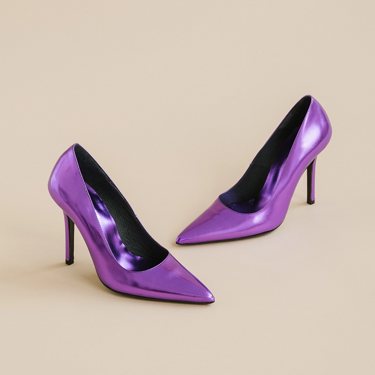 Escarpins à bouts pointus et talons en cuir metallisé violet | DINERA | Jonak