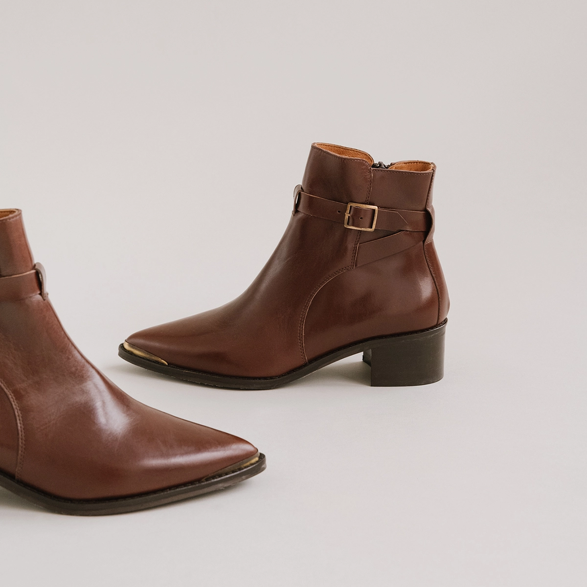 Boots à bouts pointus en cuir marron | ARGAN | Jonak