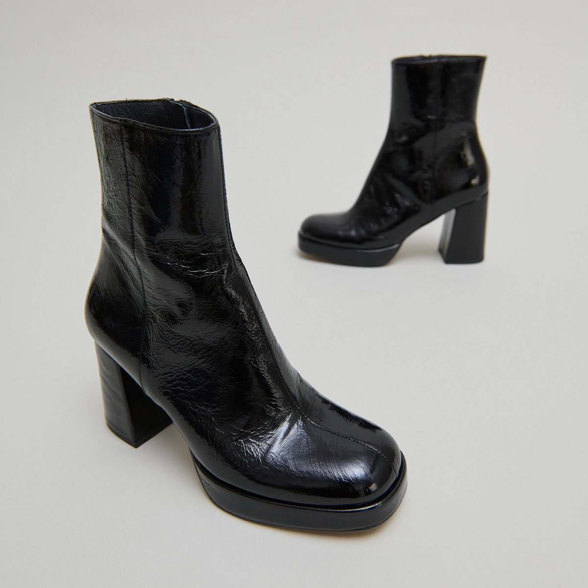Bottines &agrave; plateformes et bouts carr&eacute;s en cuir brillant noir | VORIS | Jonak