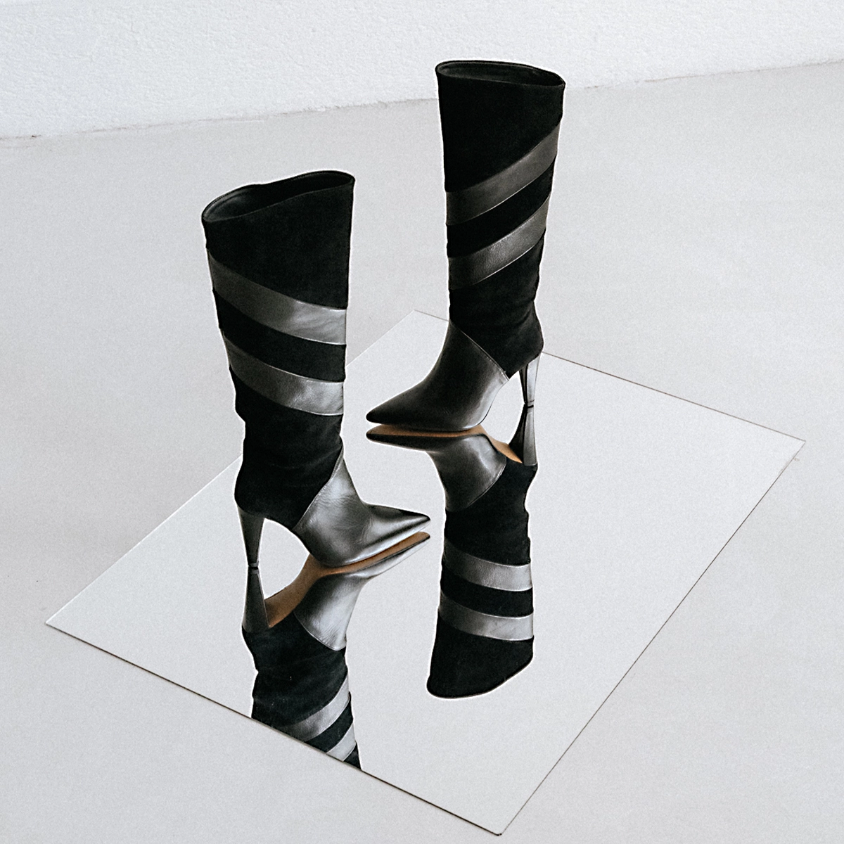Bottes hautes à bouts pointus en cuir et croute noir | BIAGGIO | Jonak
