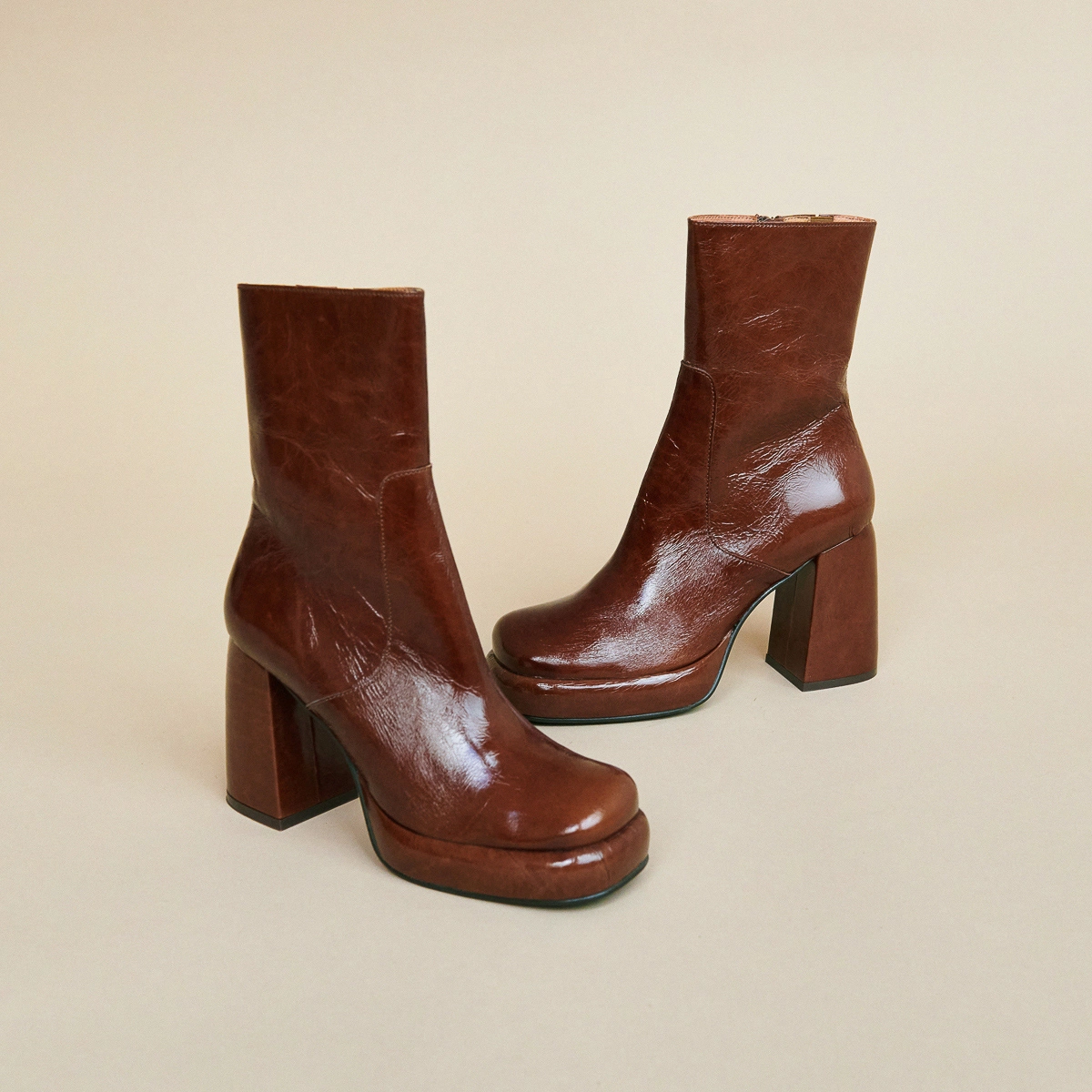 Bottines à plateformes et bouts carrés en cuir brillant marron | DENA | Jonak