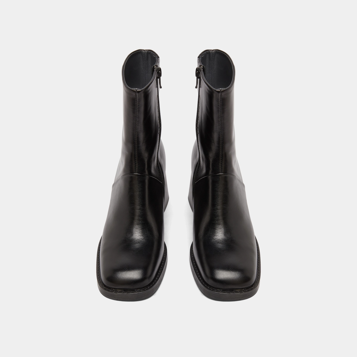 Bottines à bouts carrés et coutures apparentes en cuir noir | DIOUMA | Jonak