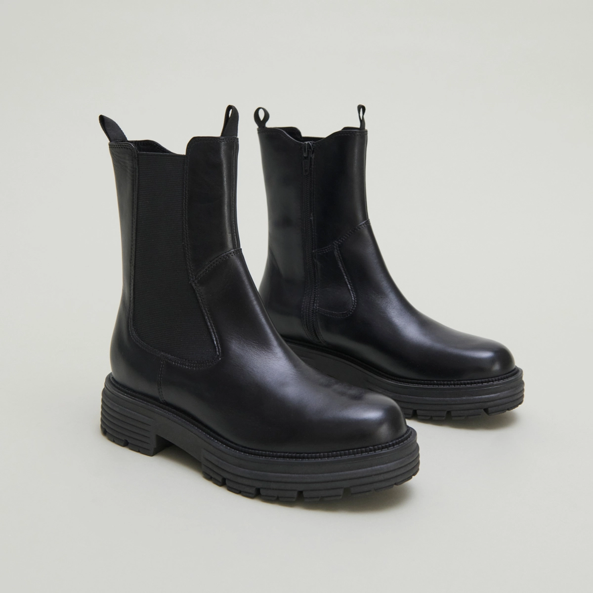 Bottines &agrave; semelles crant&eacute;es en cuir noir | ANTONELLE | Jonak