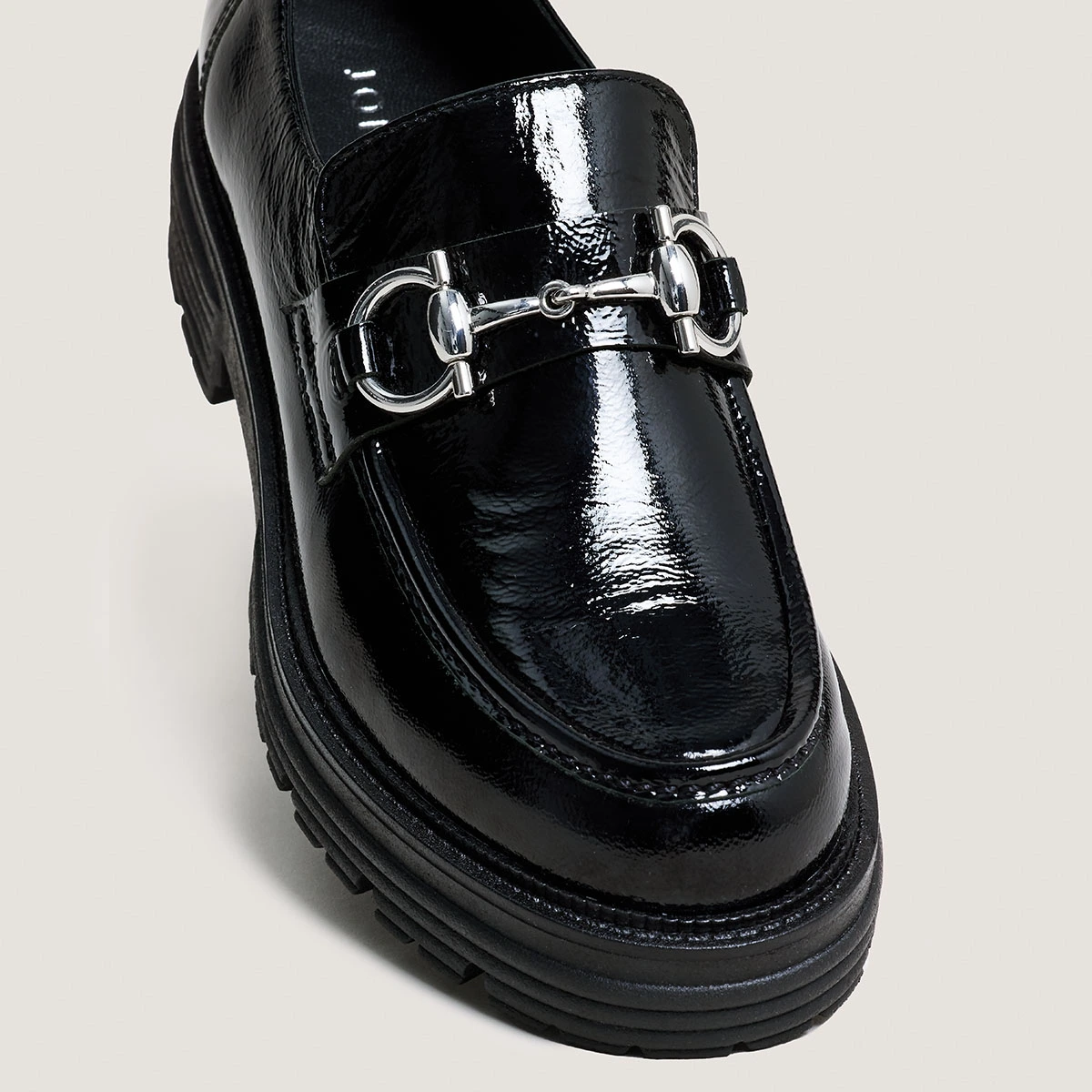Mocassins &agrave; mors et semelles crant&eacute;es en vernis pliss&eacute; noir | ANTON | Jonak