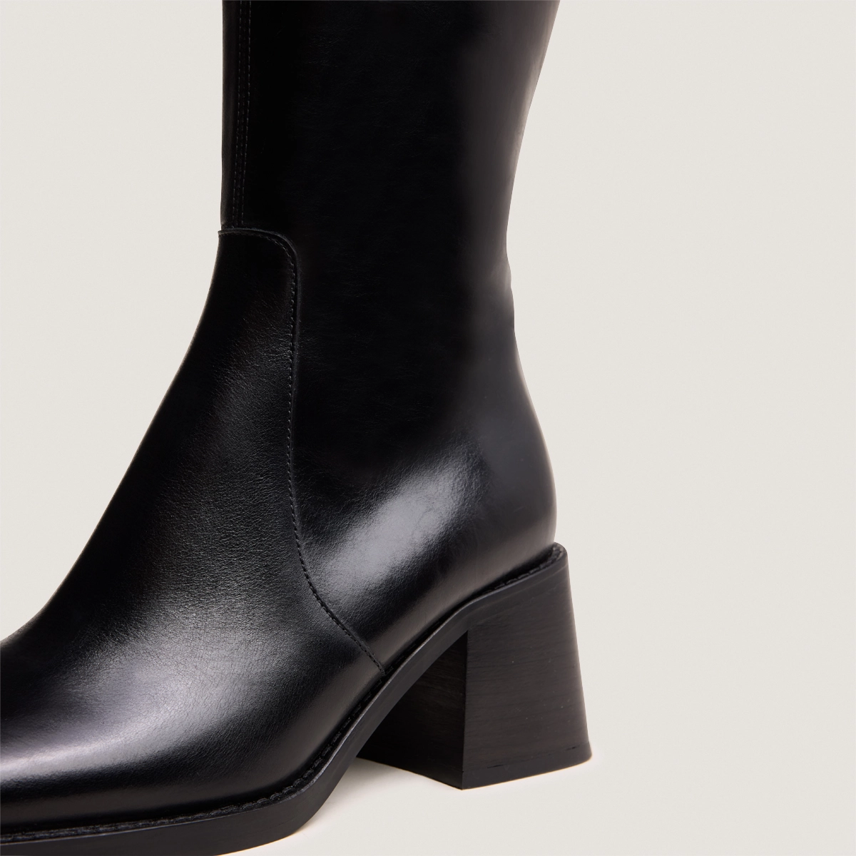 Bottes à talons épais et bouts carrés en cuir noir | DIOU | Jonak
