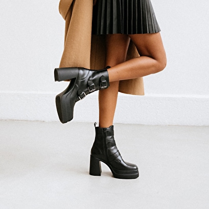 Boots à sangles et plateformes femme en cuir noir | Jonak
