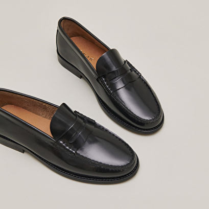 Mocassins à bouts ronds en cuir glacé noir | ODELYA | Jonak
