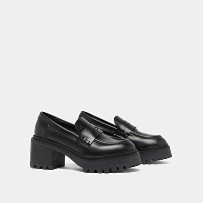 Mocassins à talons et semelles crantées.... en cuir glacé noir | RHUM | Jonak