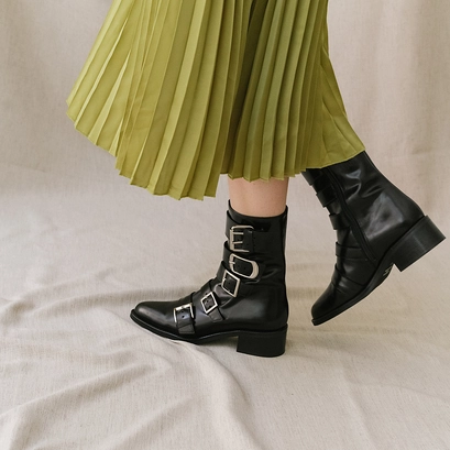 Boots &agrave; sangles et bouts pointus en cuir noir | DIORA | Jonak