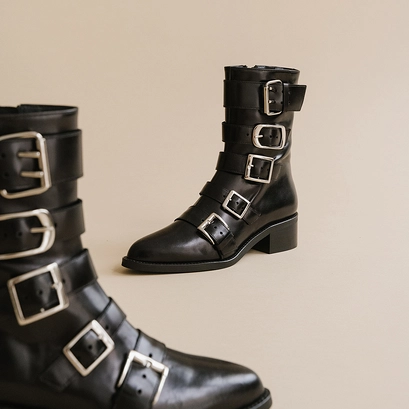 Boots &agrave; sangles et bouts pointus en cuir noir | DIORA | Jonak