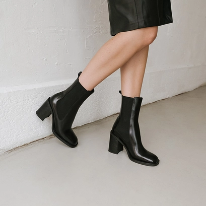 Bottines &agrave; talons et bouts carr&eacute;s en cuir noir | DALLANT | Jonak