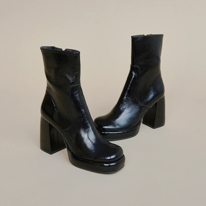 Bottines à plateformes et bouts carrés noir