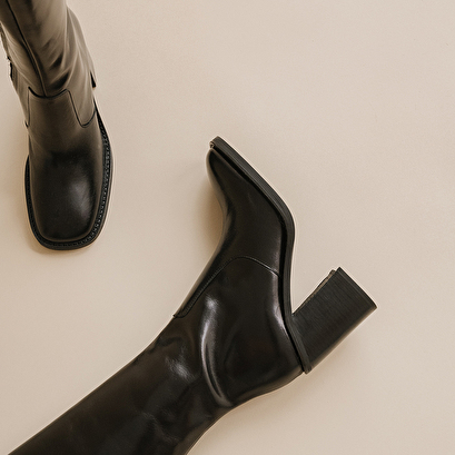 Bottes à talons et bouts carrés en cuir noir | DALLE | Jonak