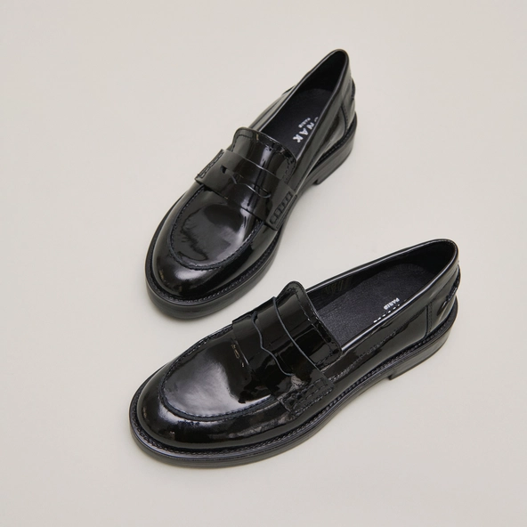 Mocassins à bouts ronds en vernis noir | MIRNA | Jonak