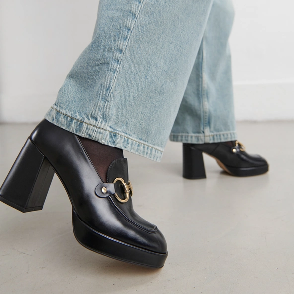 Mocassins &agrave; talons et mors en cuir glac&eacute; noir | VIRGILE | Jonak