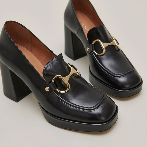 Mocassins &agrave; talons et mors en cuir glac&eacute; noir | VIRGILE | Jonak