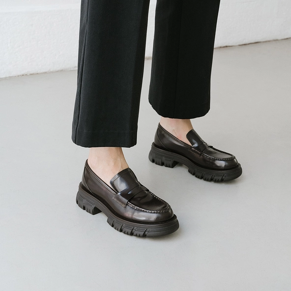 Mocassins à semelles crantées en cuir glacé marron | DIAQ | Jonak
