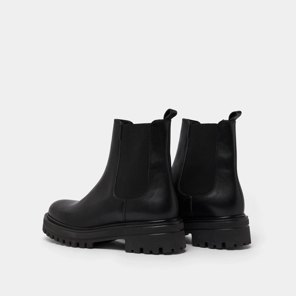 Boots &agrave; semelles crant&eacute;es et &eacute;lastiques en cuir noir | AMANDINE | Jonak