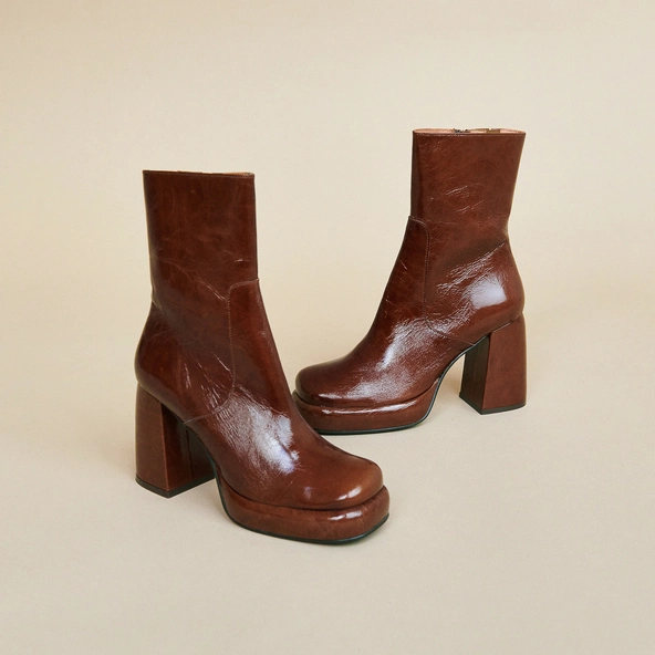 Bottines à plateformes et bouts carrés en cuir brillant marron | DENA | Jonak