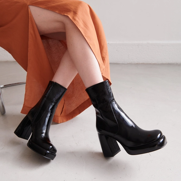 Bottines à plateformes et bouts carrés en cuir brillant noir | DENA | Jonak