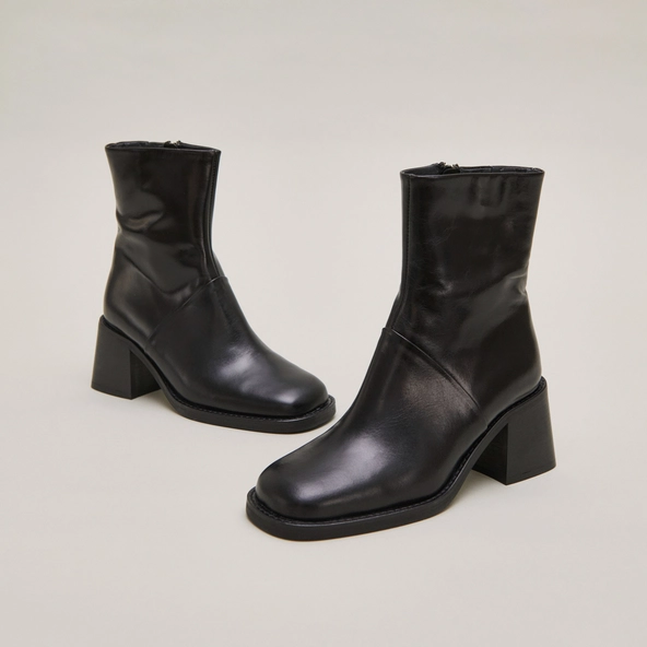 Bottines à bouts carrés et coutures apparentes en cuir noir | DIOUMA | Jonak