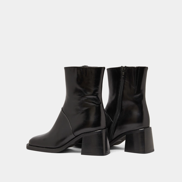 Bottines à bouts carrés et coutures apparentes en cuir noir | DIOUMA | Jonak