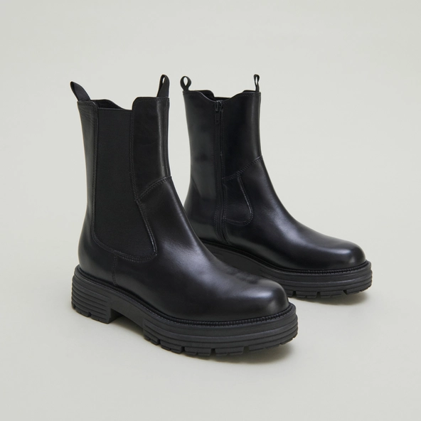 Bottines &agrave; semelles crant&eacute;es en cuir noir | ANTONELLE | Jonak