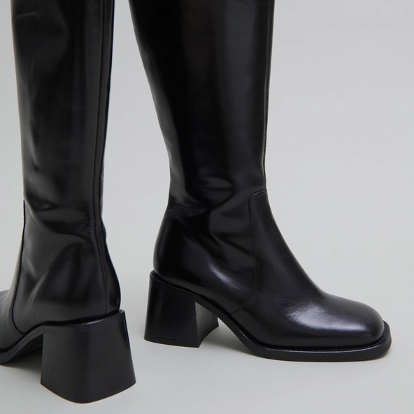 Bottes à talons épais et bouts carrés en cuir noir | DIOU | Jonak