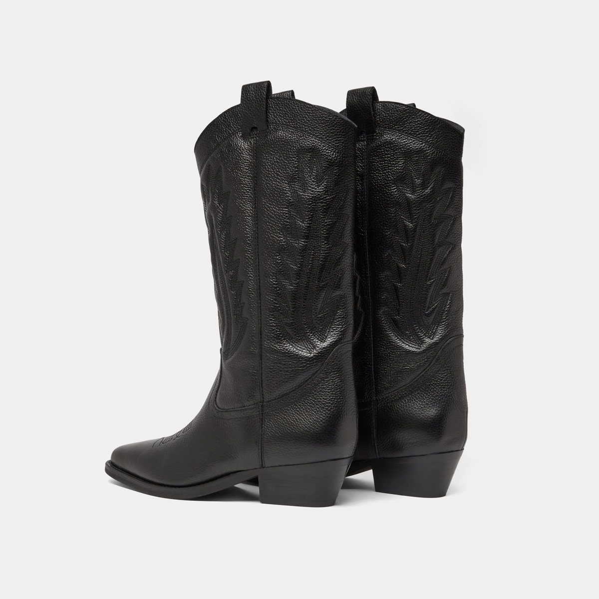 Bottes &agrave; bouts pointus et surpiqures apparentes en cuir grain&eacute; noir | DELEA | Jonak