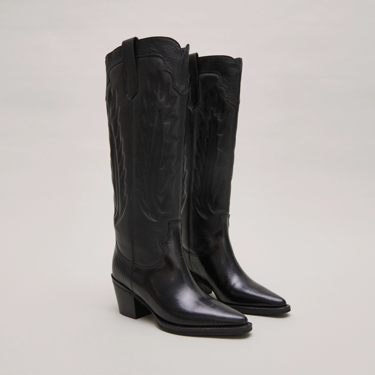 Bottes à talons épais et surpiqures apparentes en cuir grainé noir | DILO | Jonak