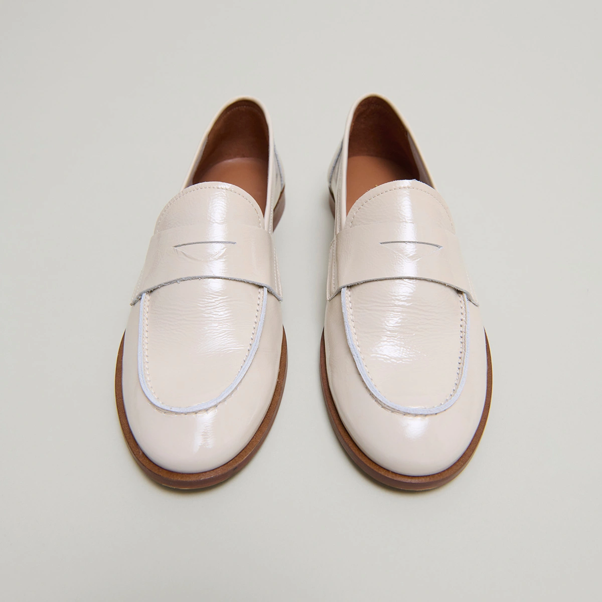 Mocassins à bouts ronds en vernis plissé écru | THELMA | Jonak