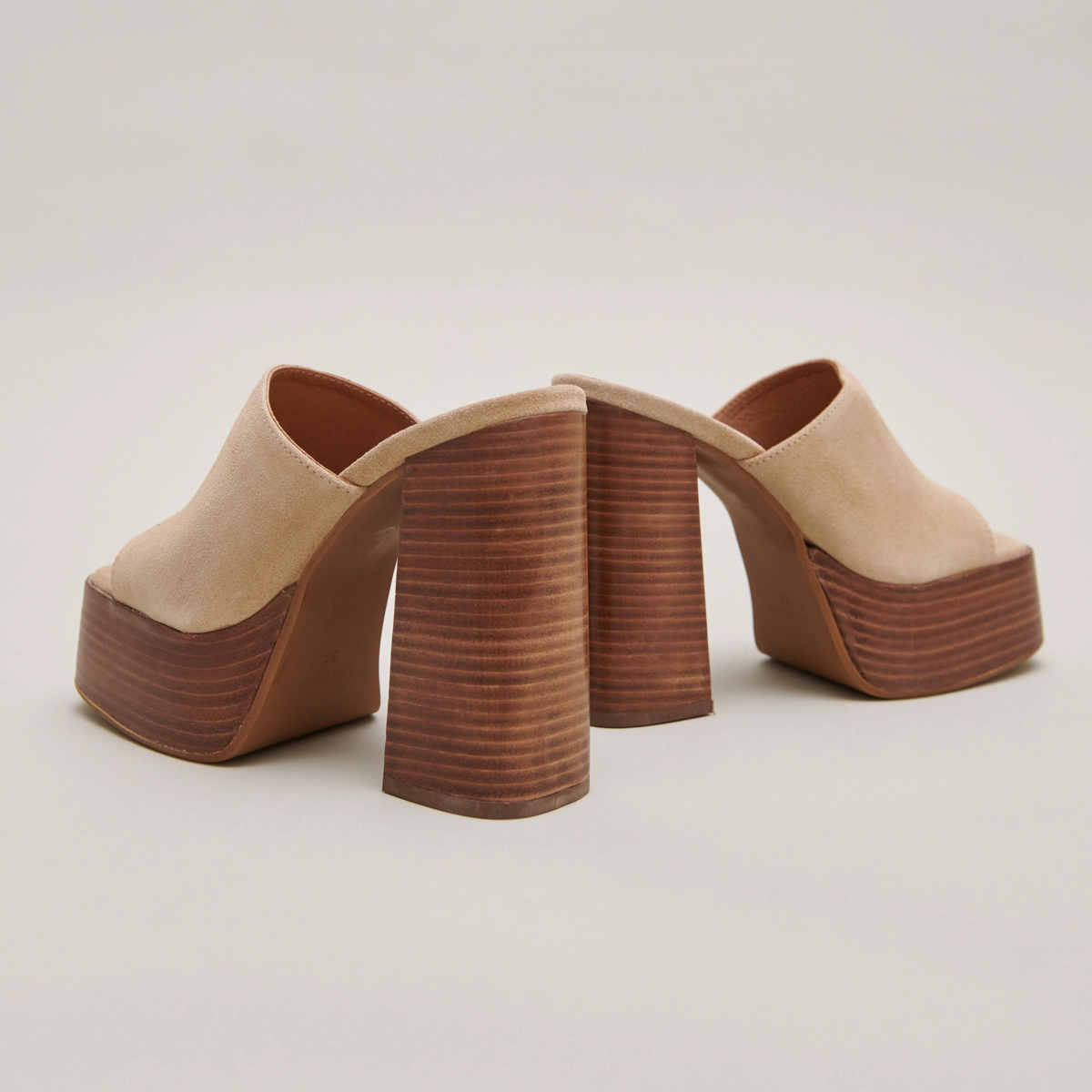 Mules à talons et bouts ouverts en croûte beige | BEATRICE | Jonak