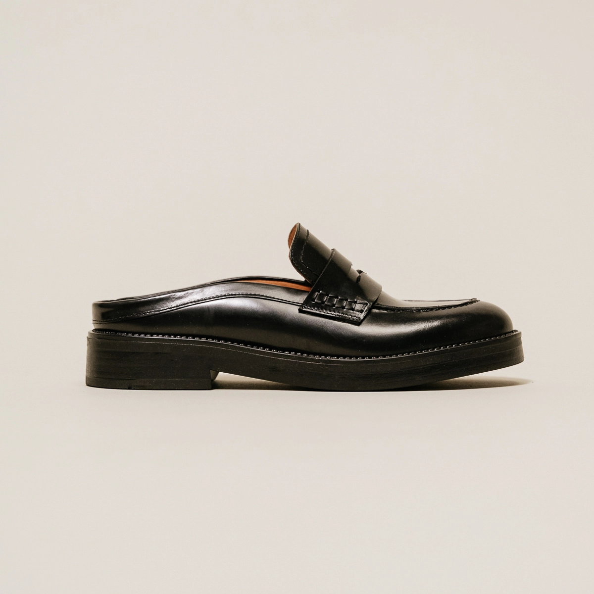 Mocassins à bouts ronds et surpiqûres en cuir glacé noir | ALISE | Jonak