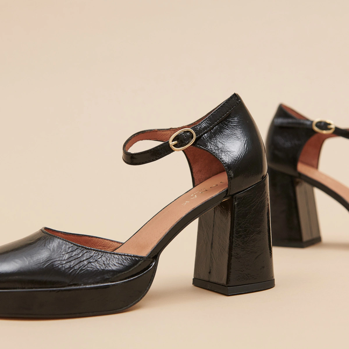 Babies &agrave; talons et bouts carr&eacute;s en cuir brillant noir | VERO | Jonak