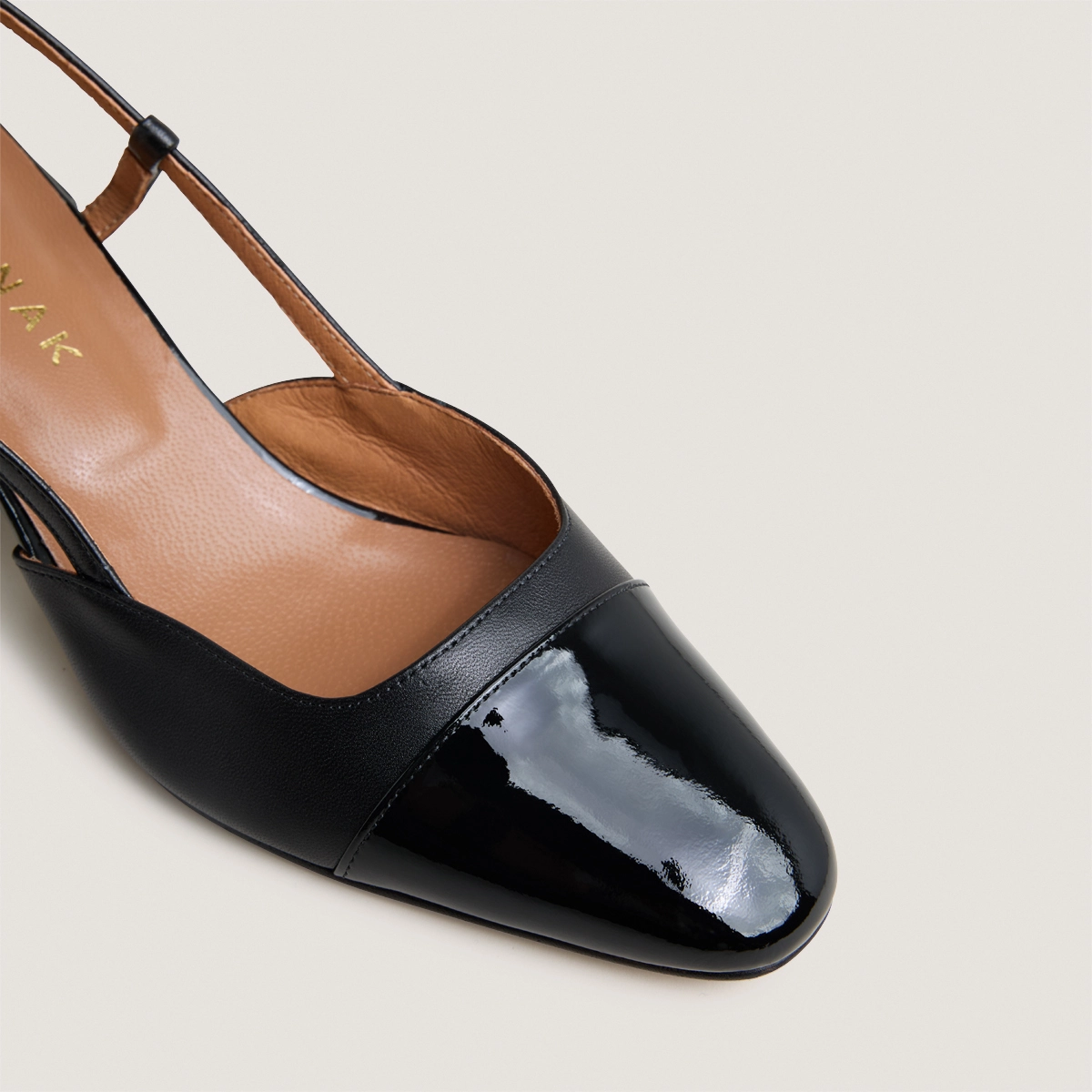 Slingbacks à petits talons en vernis et cuir noirs | DHAPOPY | Jonak