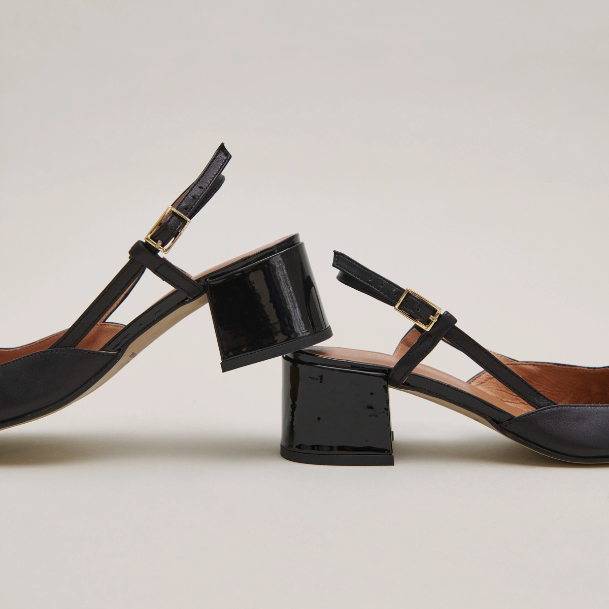 Slingbacks à petits talons en vernis et cuir noirs | DHAPOPY | Jonak