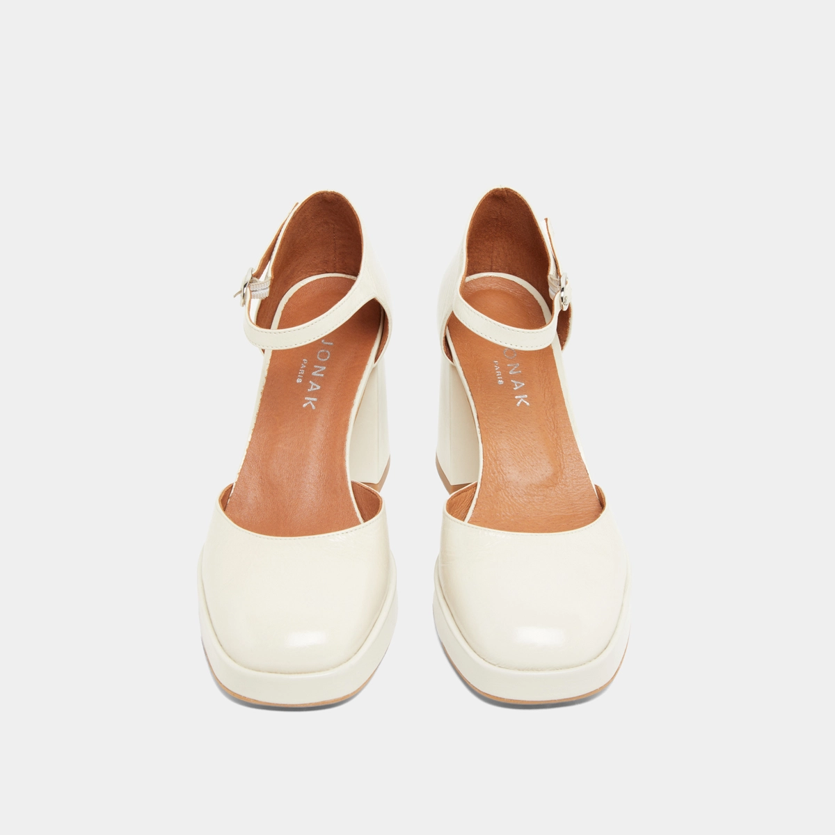 Babies &agrave; talons et bouts carr&eacute;s en cuir brillant &eacute;cru | VERO | Jonak