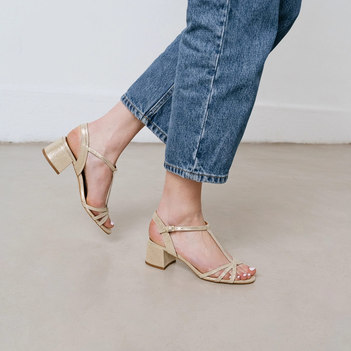 Sandales à talons et bouts ouverts en velours laminé platine | ADELIA | Jonak