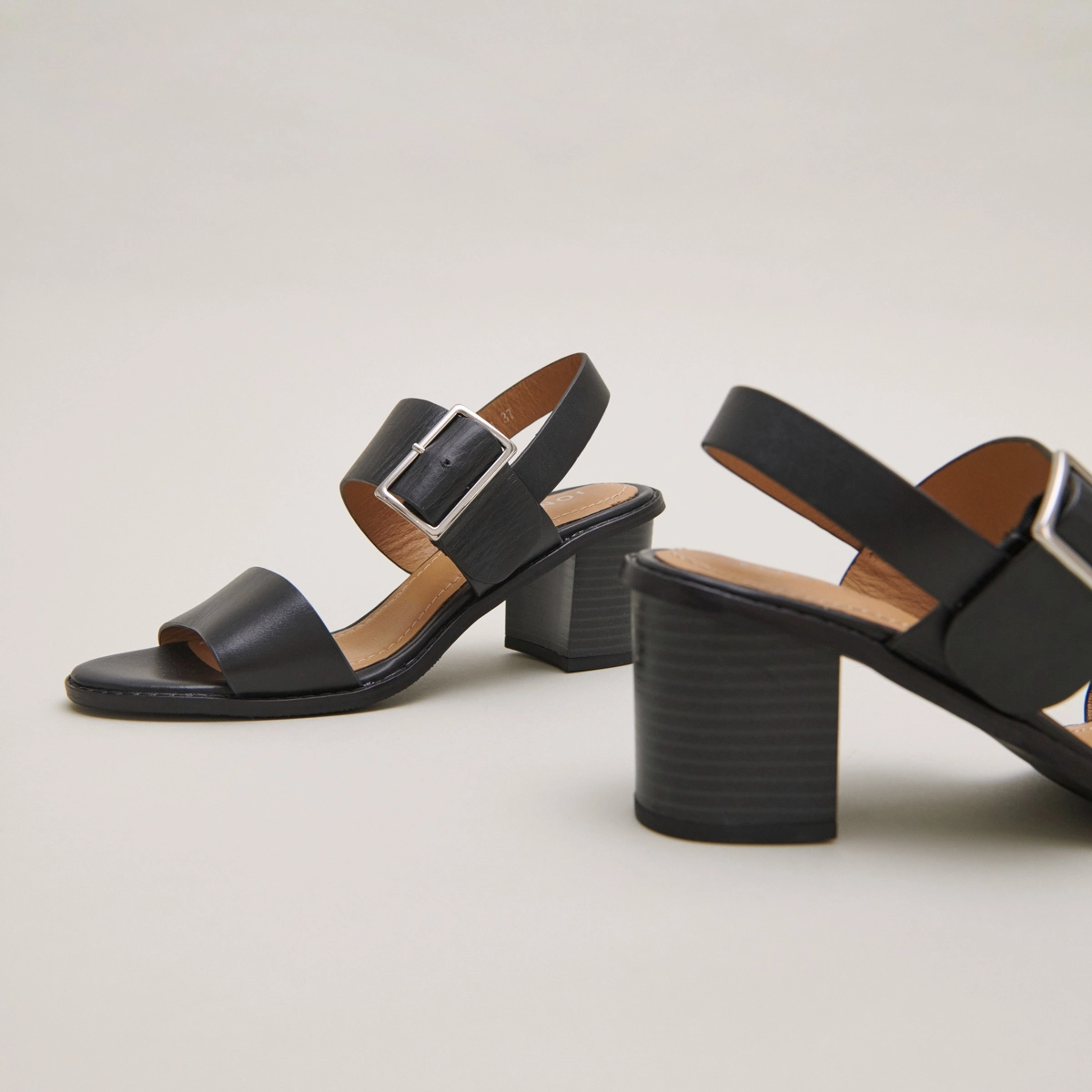 Sandales à talons et brides en cuir noir | ACRE | Jonak