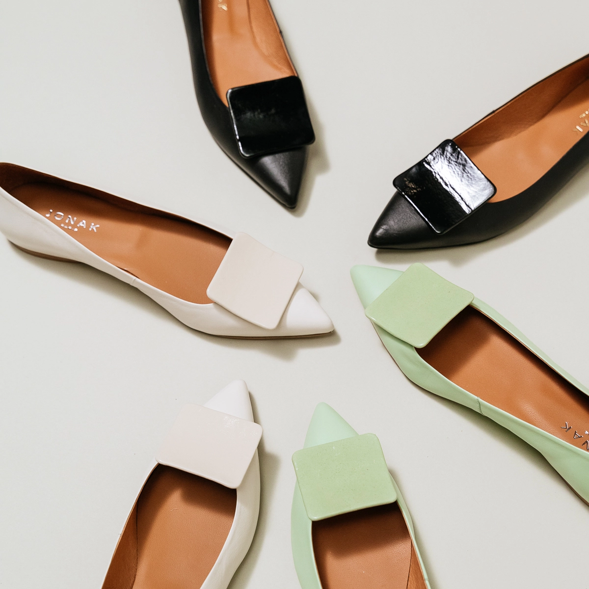 Ballerines à bouts pointus en vernis plissé noir | DURABLE | Jonak
