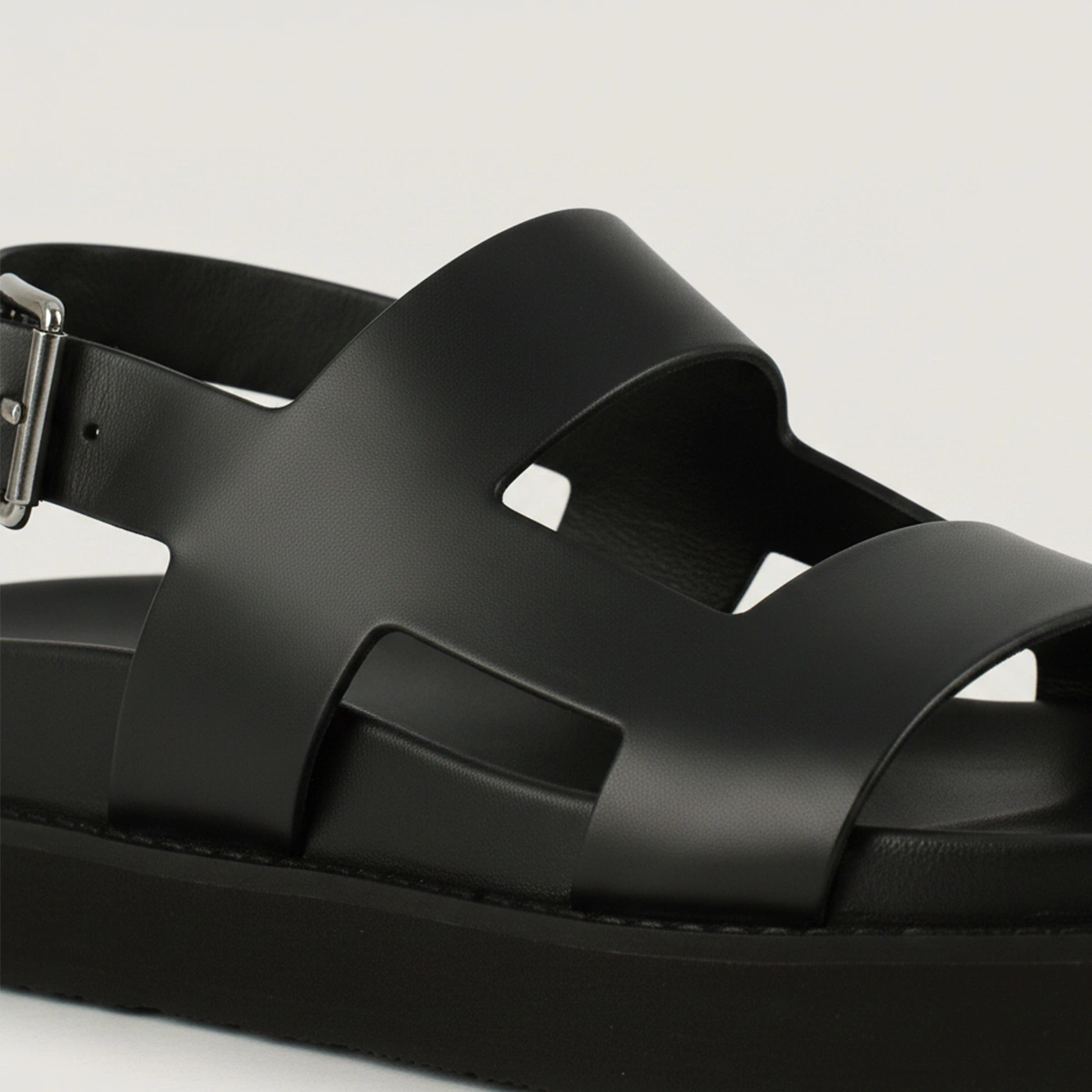 Sandales à brides croisées en cuir glacé noir | LAGUNE | Jonak