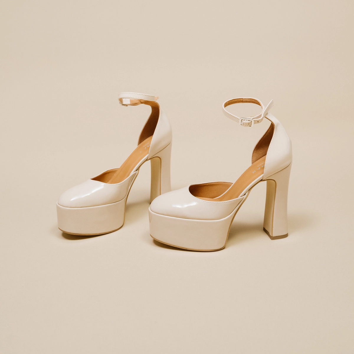 Babies à talons et plateformes en vernis beige | JENNY | Jonak