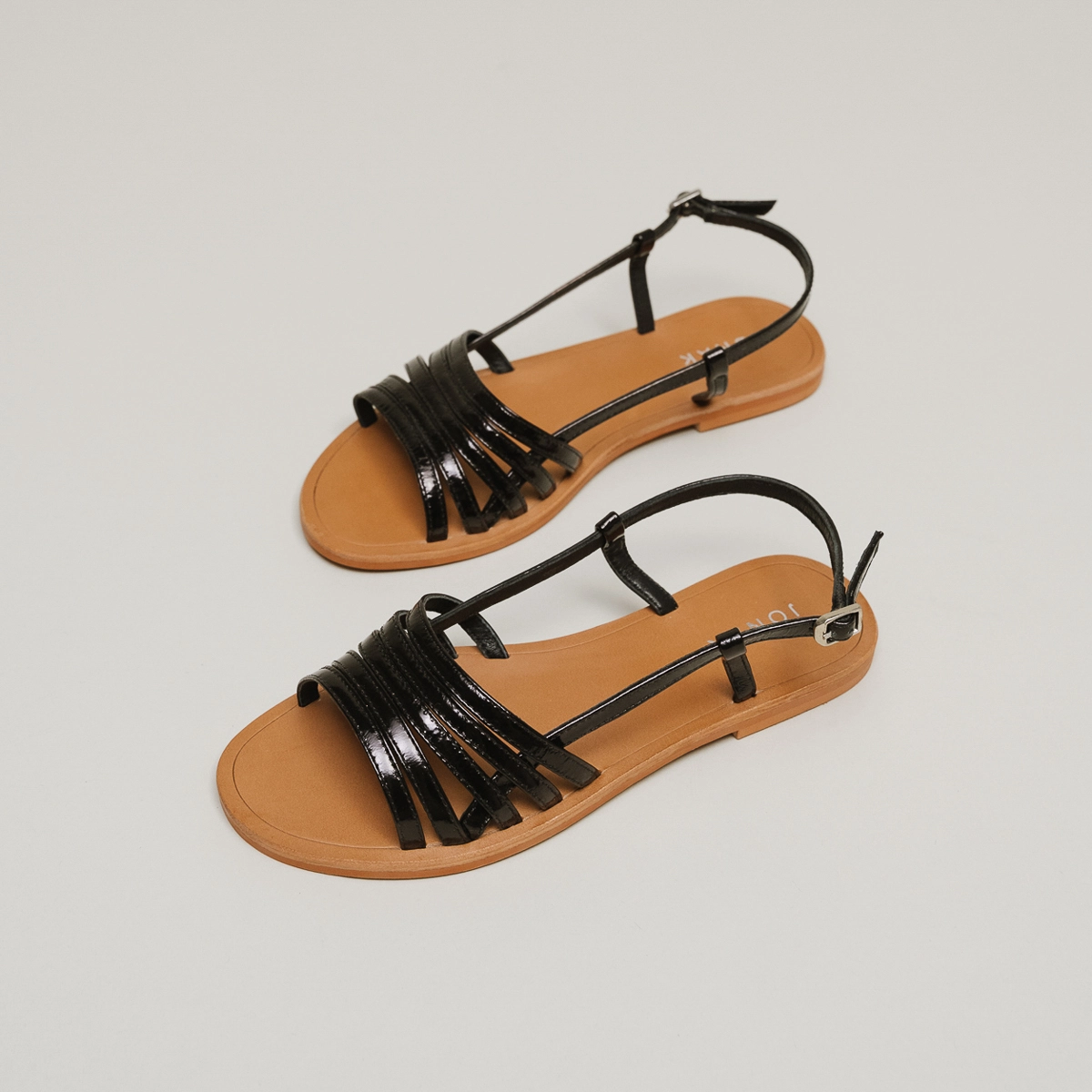 Sandales à brides et bouts ouverts en vernis noir | WROOM | Jonak