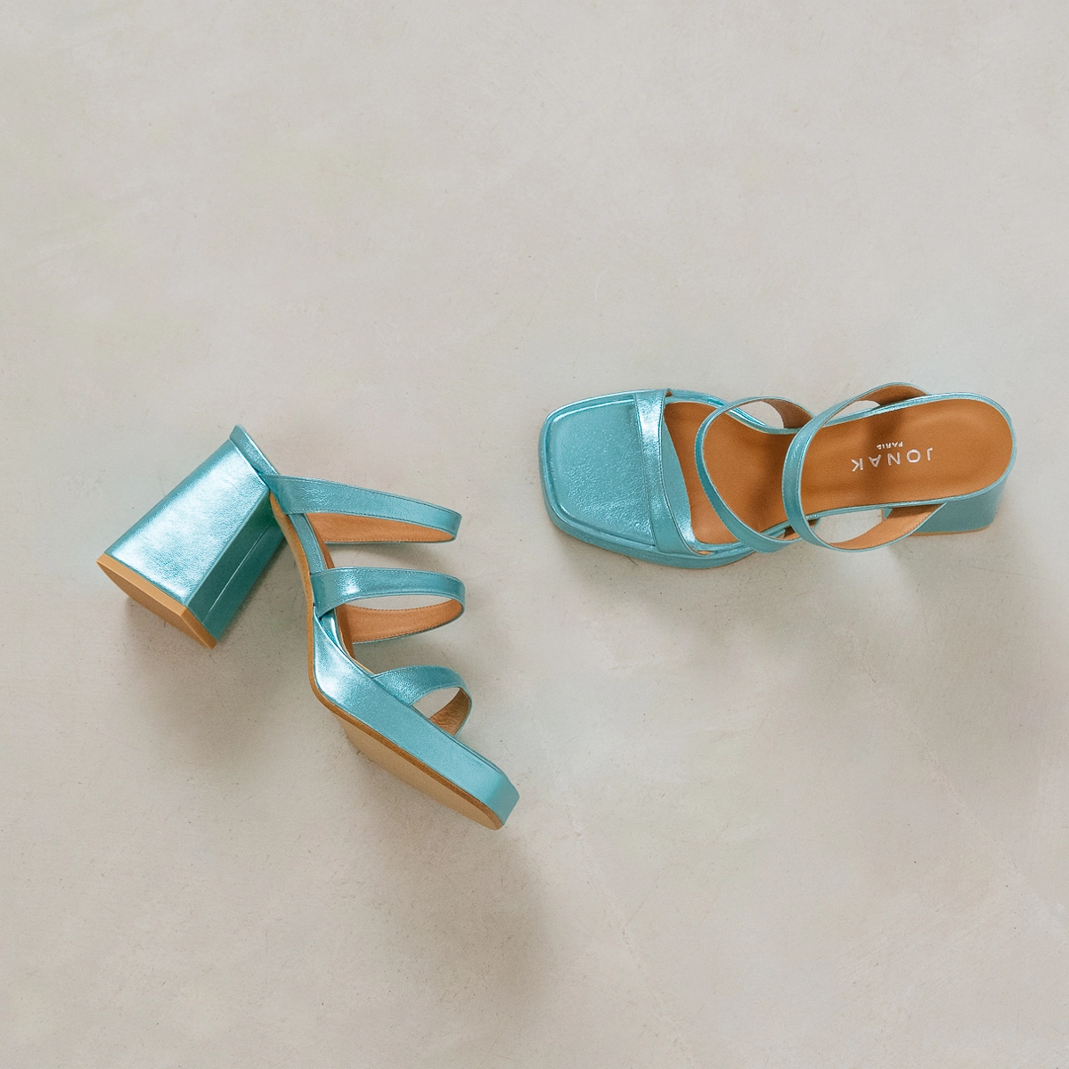Mules &agrave; brides et bouts carr&eacute;s en cuir metallis&eacute; turquoise | DONZELLE | Jonak